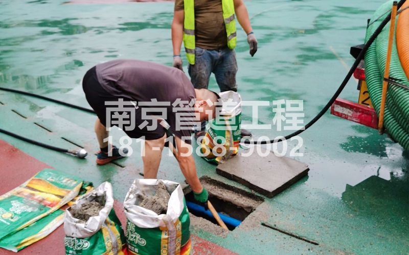 218化纤新村管道清淤