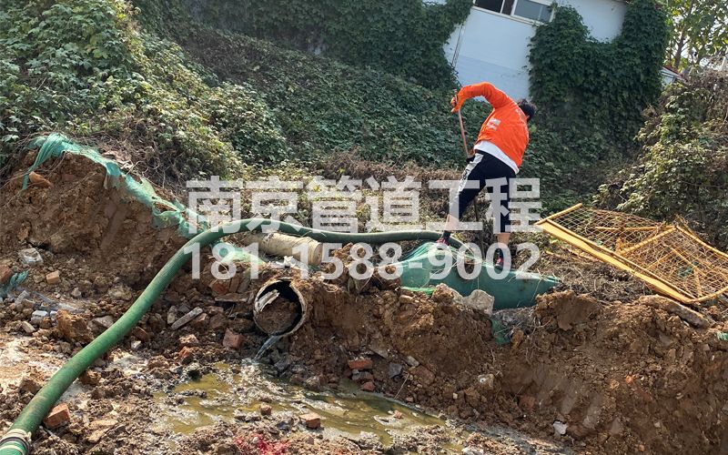 263化纤新村工地化粪池清理