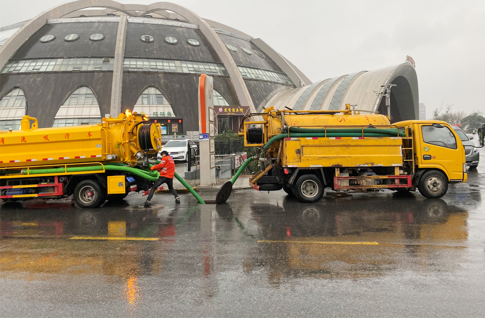 271化纤新村商场管道清淤