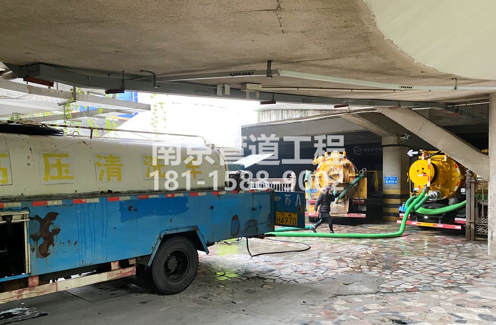 273化纤新村商场地下室污水清理